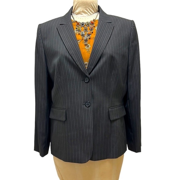 Tahari Arthur S. LevineStriped Suit Jacket Grey “Howard” Size 18‎